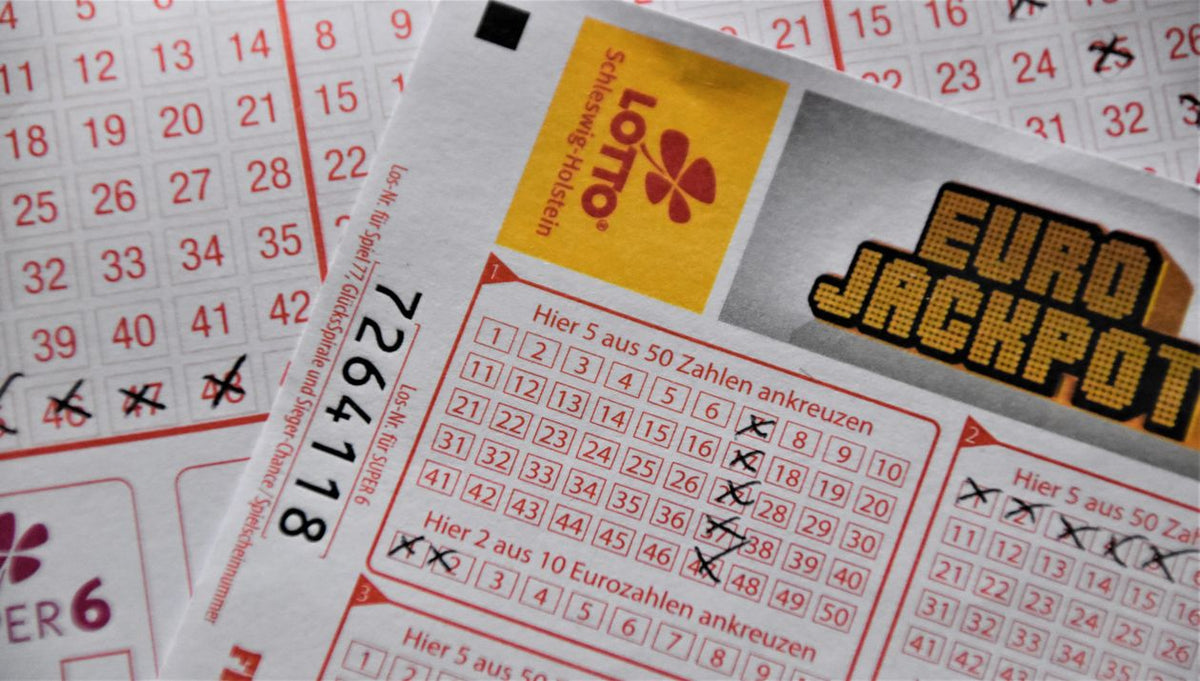 Ticket de lotería con números — sistema de sorteo justo PokeLine TCG