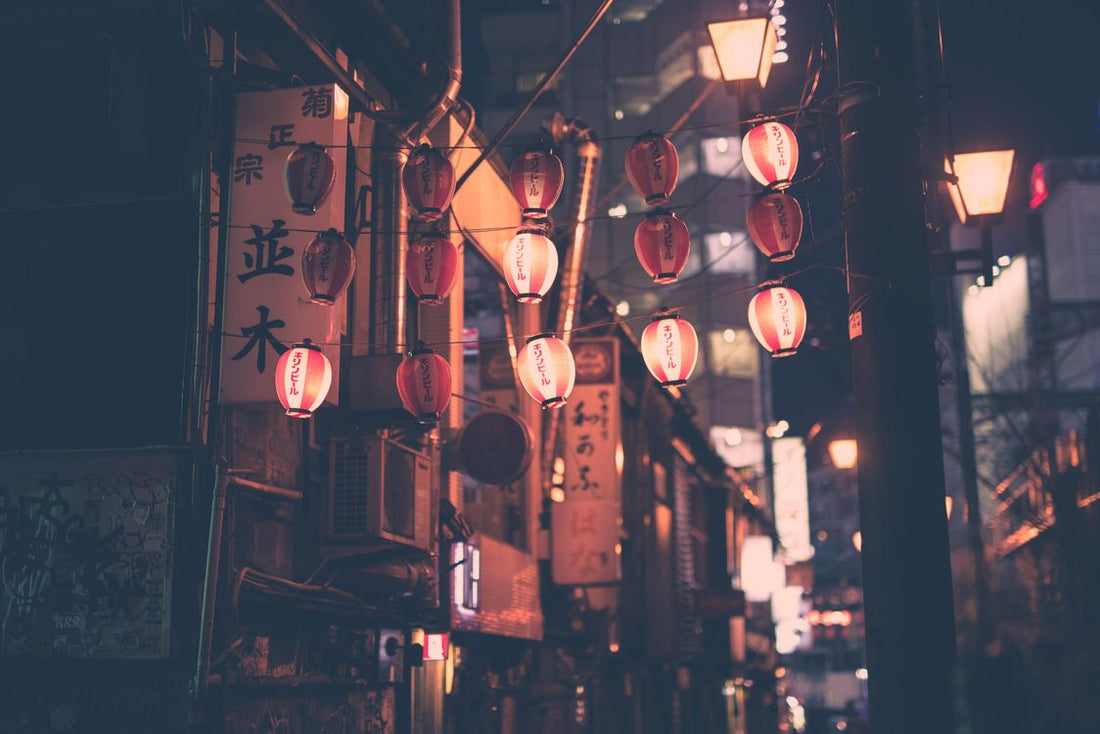 Luces nocturnas Tokio Japón — guía One Piece TCG España